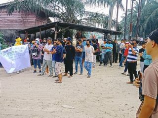 Warga RT 01 dan RT 04 Desa Air Kulim Gelar Aksi Damai, Tuntut Penutupan Gudang Penampungan CPO Diduga Ilegal di KM 12 Duri    
